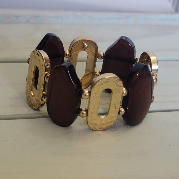 Jewelry - Vintage Brown Beaded with Hammered Gold-Tone Accent Beads Stretchy Bracelet